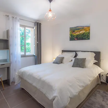 Holiday home Domaine De La Galiniere Chateauneuf-le-Rouge